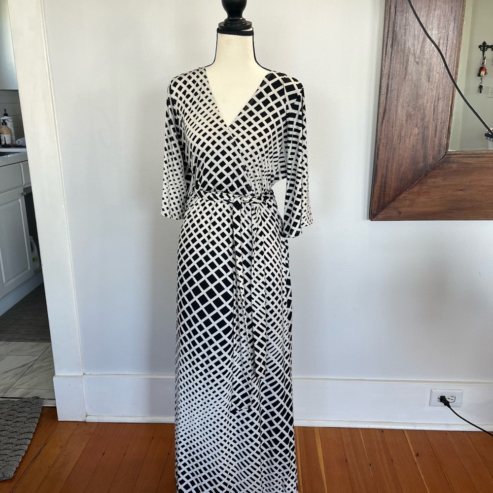 Nikki Poulas stretch no iron maxi black white pattern